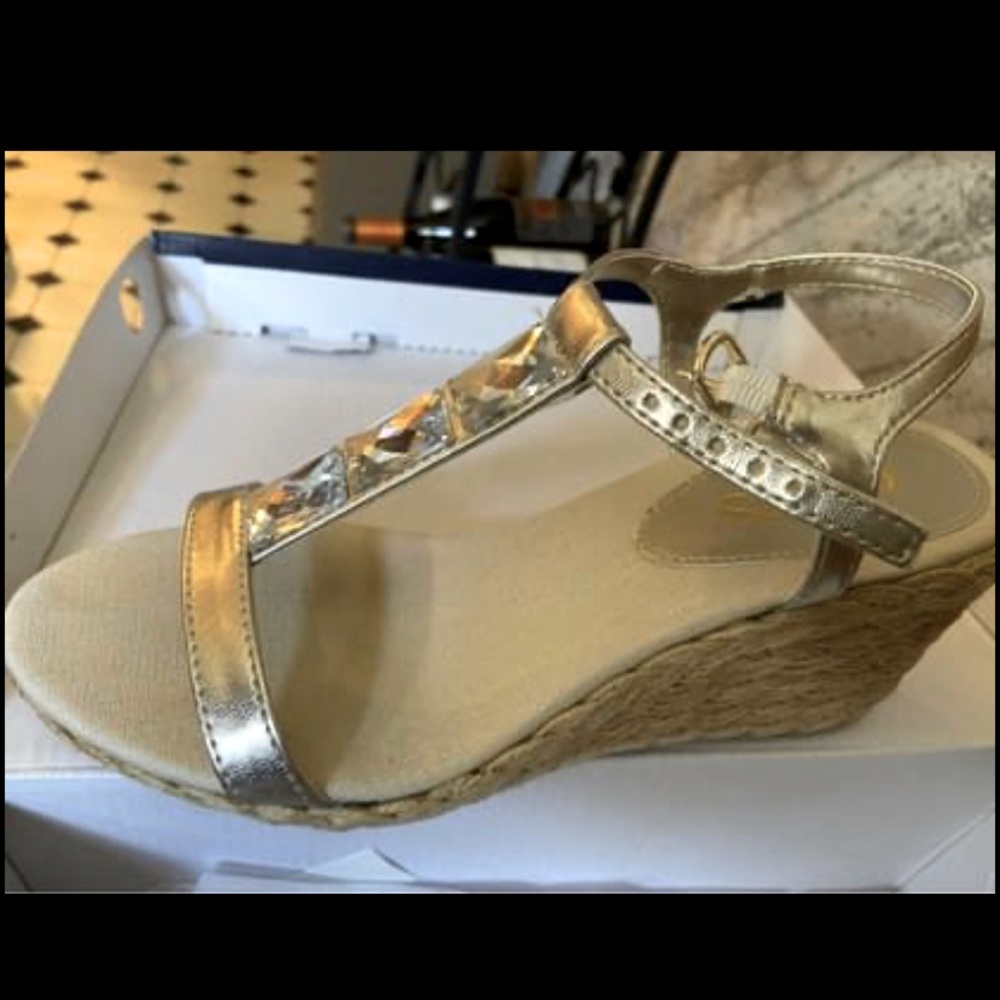 Women’s summer wedge shoes